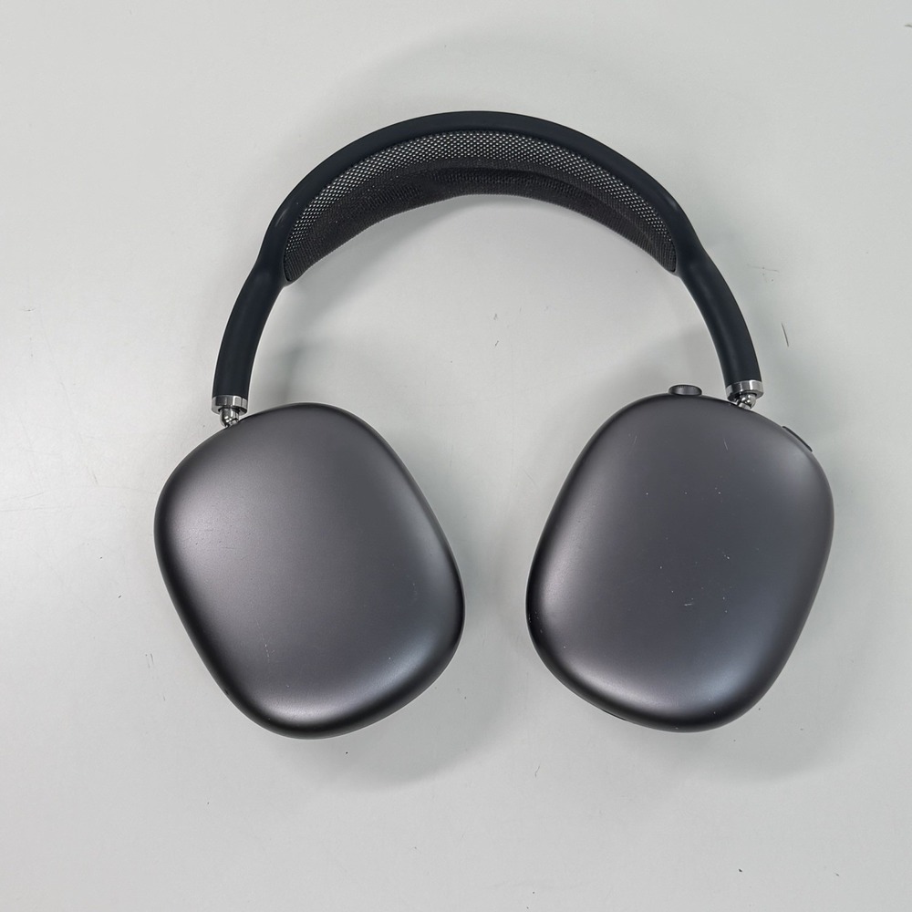 Apple AirPods Max Space Gray A2096 Won't Turn On FOR PARTS OR REPAIR